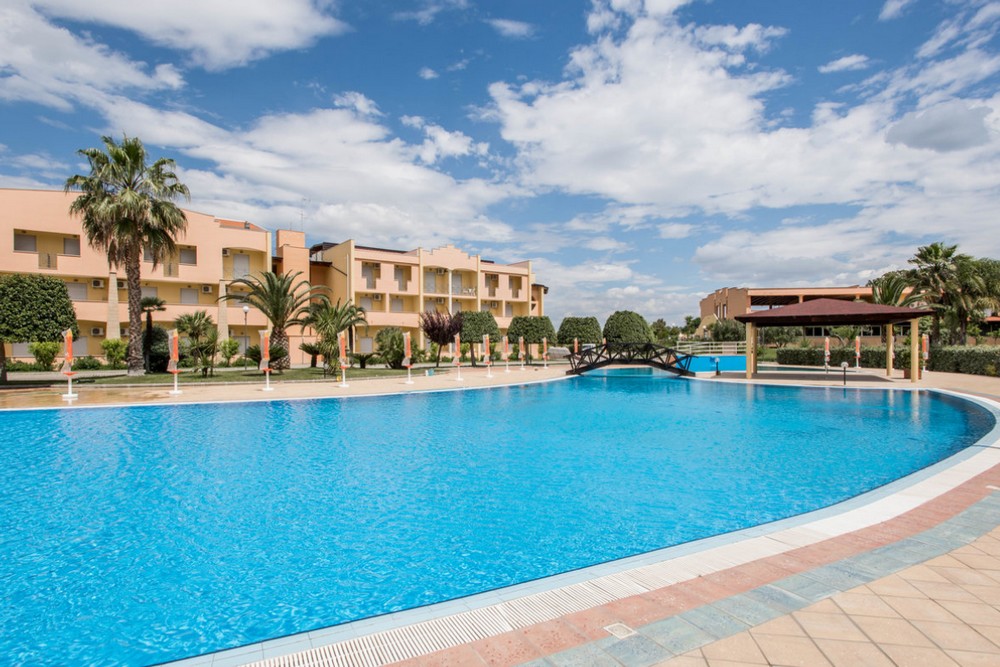 piscine del villaggio nova siri